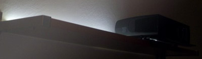 Sanyo projektor på hylla